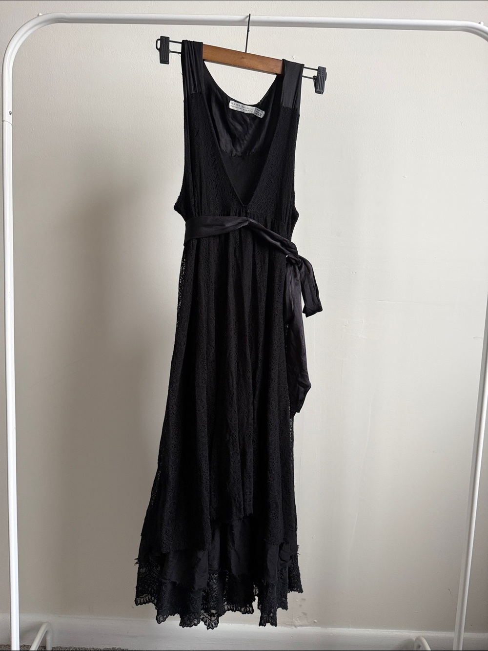Zara Black Sleeveless Lace-Texture Midi Dress with Waist Tie